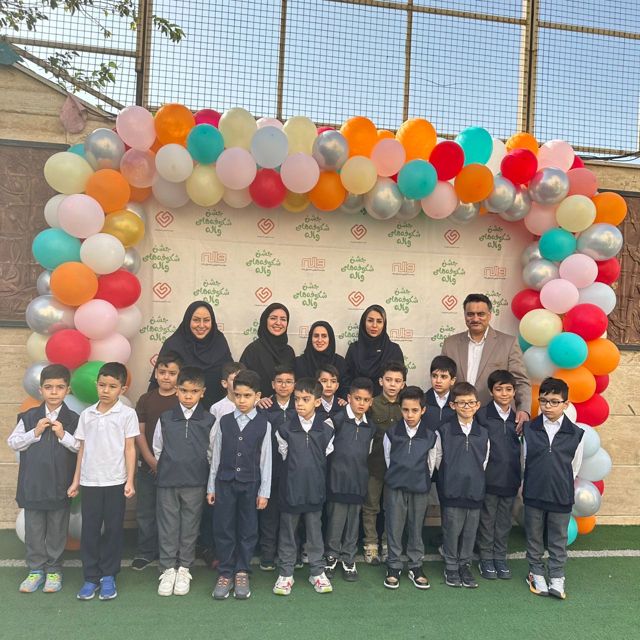 جشن شکوفه ها در دبستان واله 